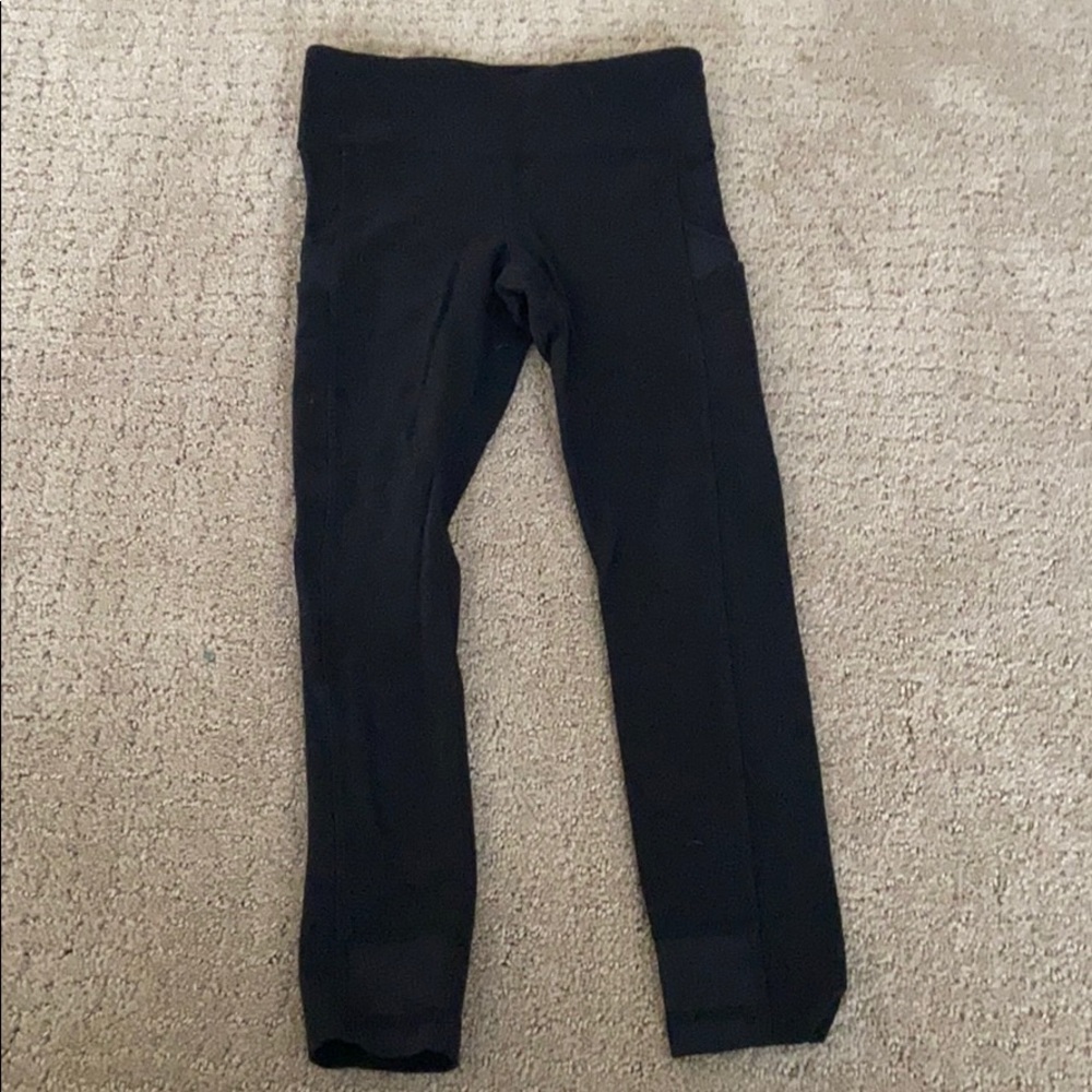 Black cropped ivivva leggings